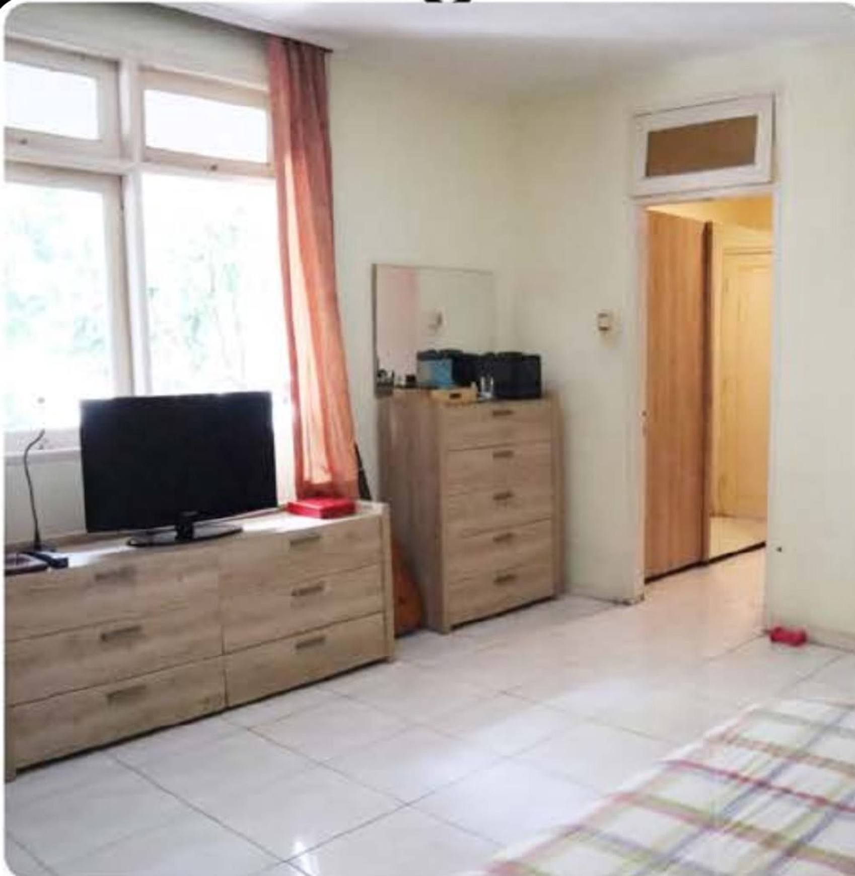 Dijual Rumah Area Bintaro Komplek Perdagangan Jakarta Selatan, Rapih Terawat 