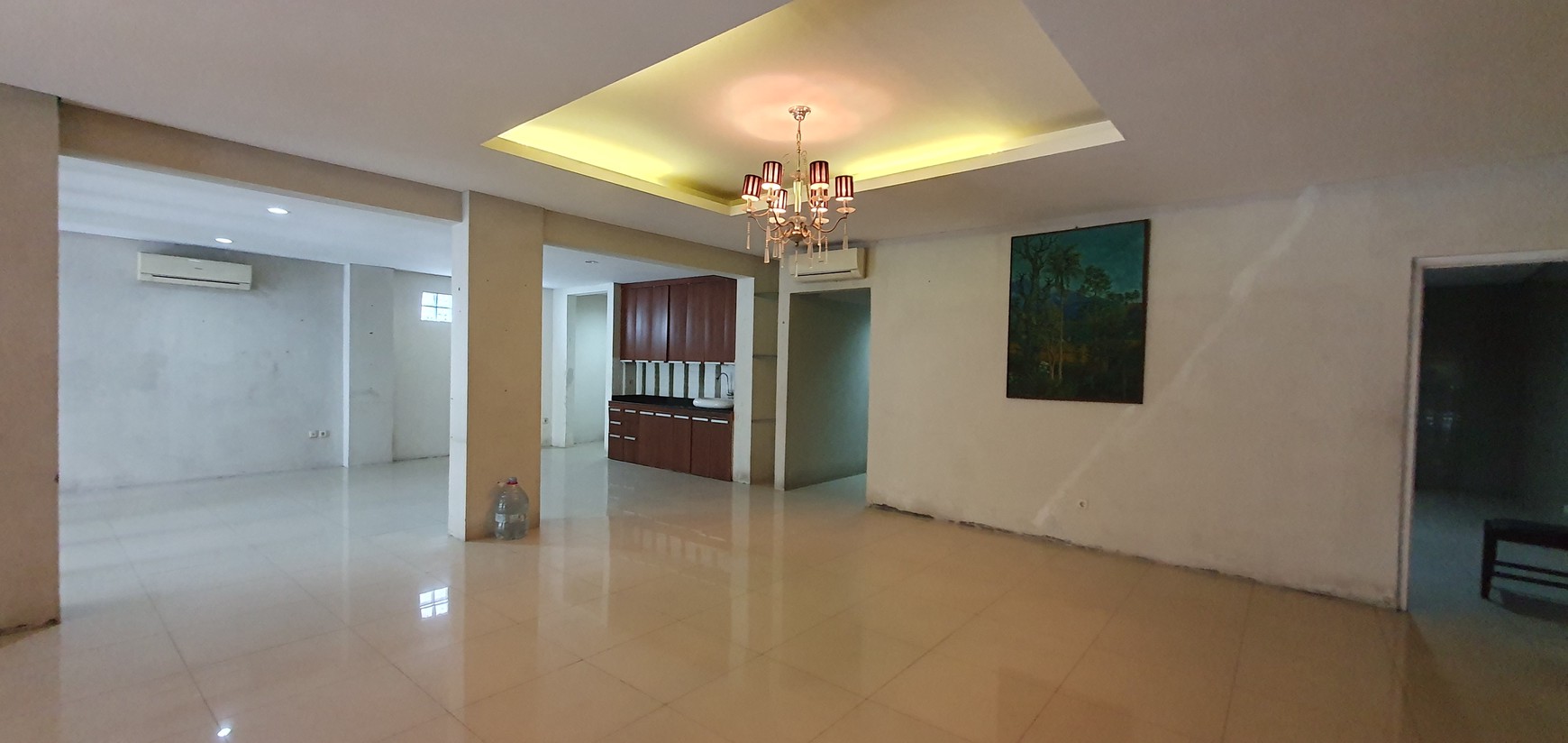 Rumah hoek Wijaya - Pulo Raya, Kebayoran Baru. Luas 310m2. Cocok untuk hunian maupun usaha