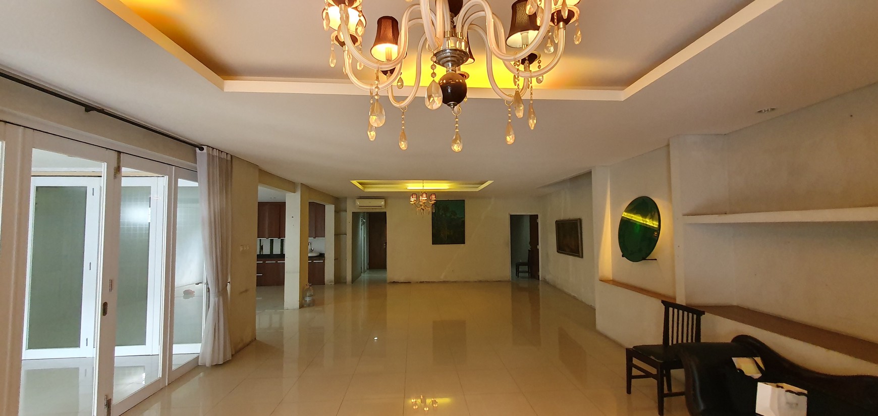 Rumah hoek Wijaya - Pulo Raya, Kebayoran Baru. Luas 310m2. Cocok untuk hunian maupun usaha