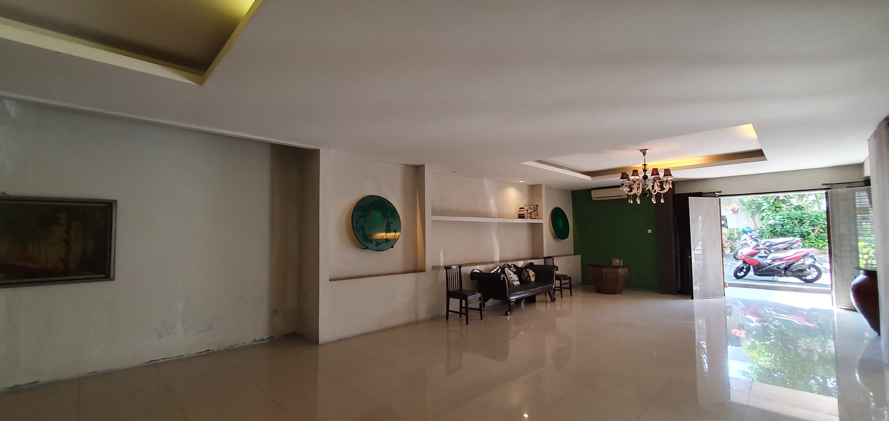 Rumah hoek Wijaya - Pulo Raya, Kebayoran Baru. Luas 310m2. Cocok untuk hunian maupun usaha