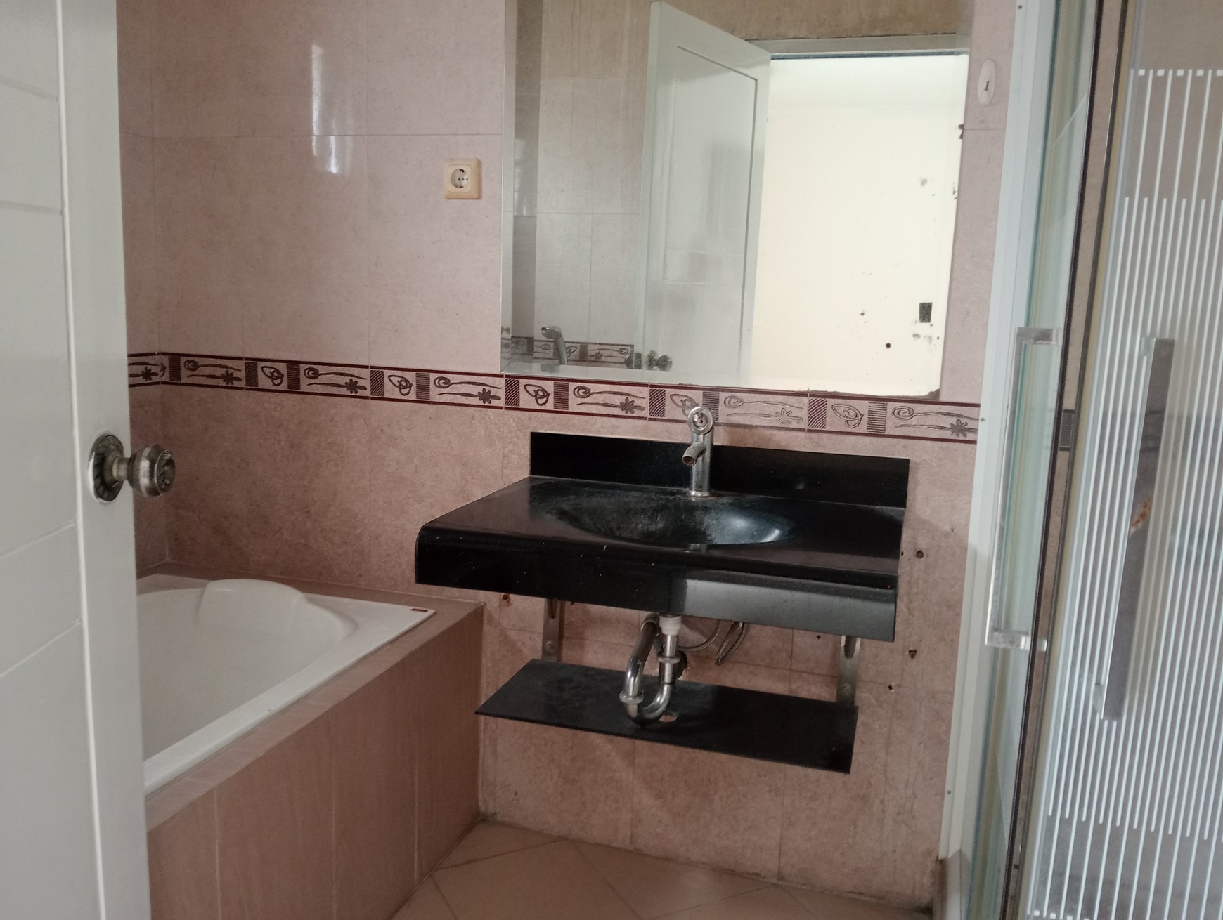 Raffles Hills, Siap Huni, Bebas Banjir, Strategis, Bisa KPR