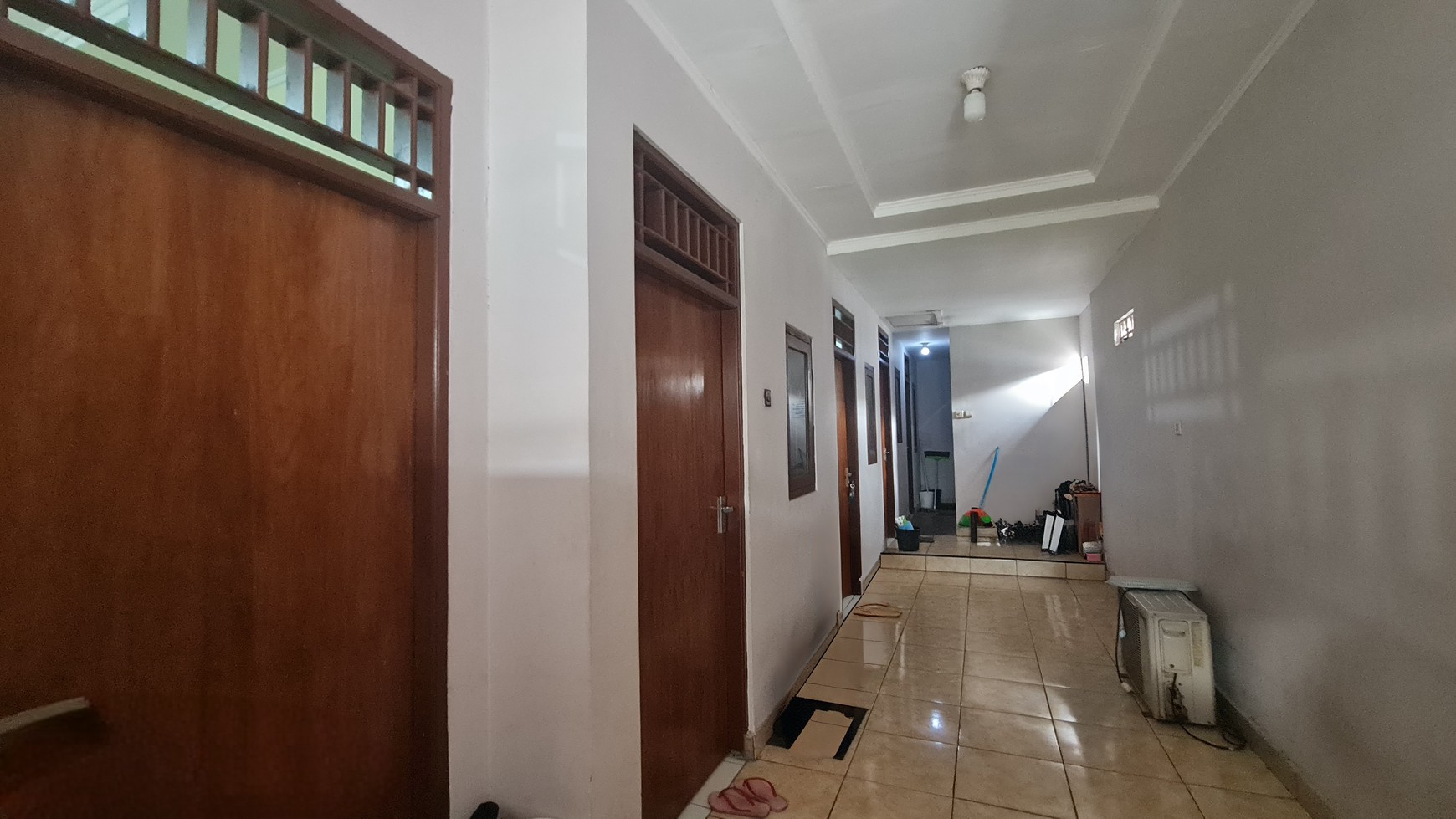 Rumah untuk usaha dan kosan 2 Lantai pemasukan bisa sampai 100 juta / thn