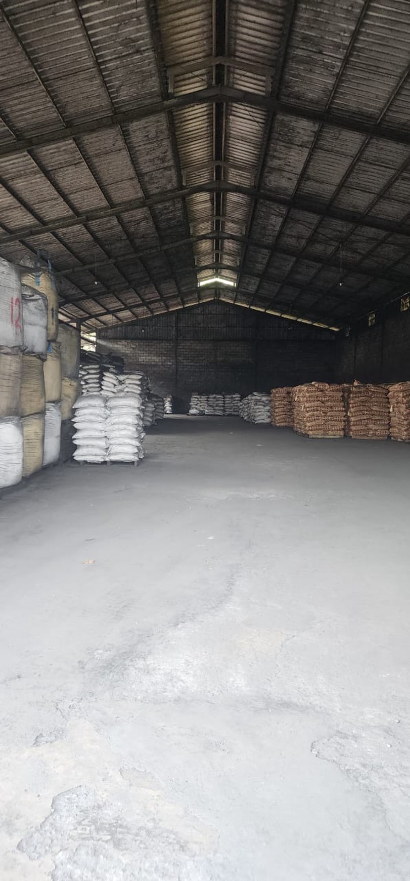 Disewakan gudang di Kec Balaraja kec Tangerang luas tanah 1ha,3,5 M pertahun.