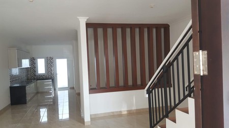 RUMAH MINIMALIS DI VILLA MELATI MAS