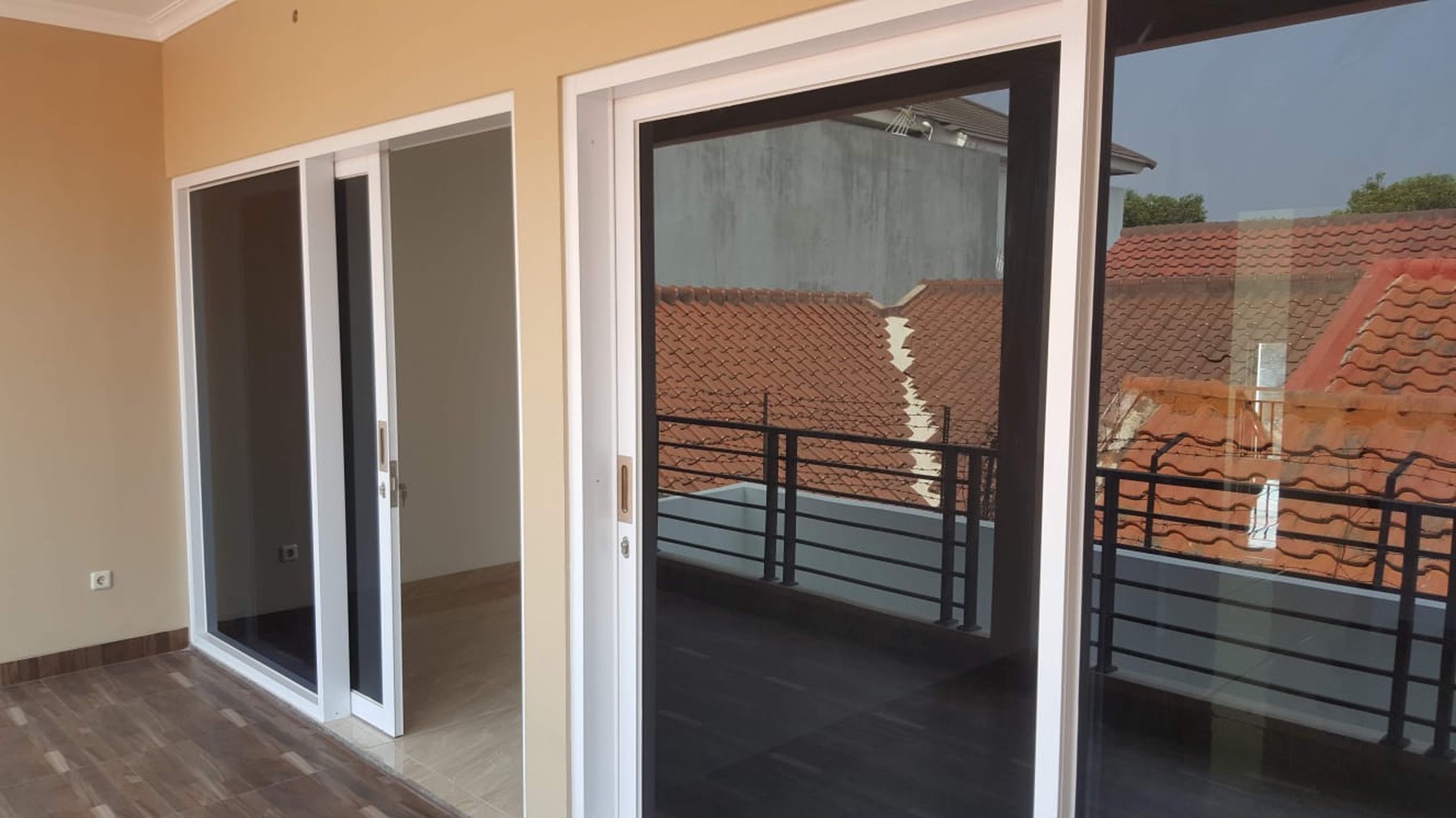 RUMAH MINIMALIS DI VILLA MELATI MAS