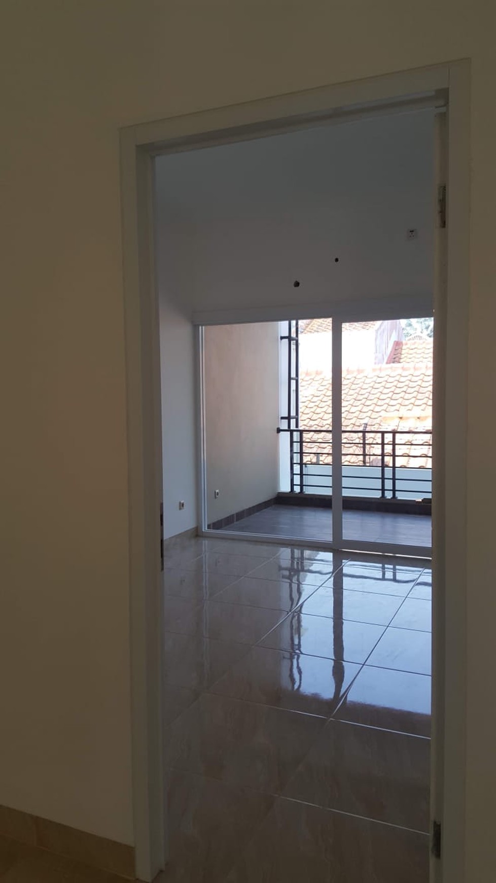 RUMAH MINIMALIS DI VILLA MELATI MAS