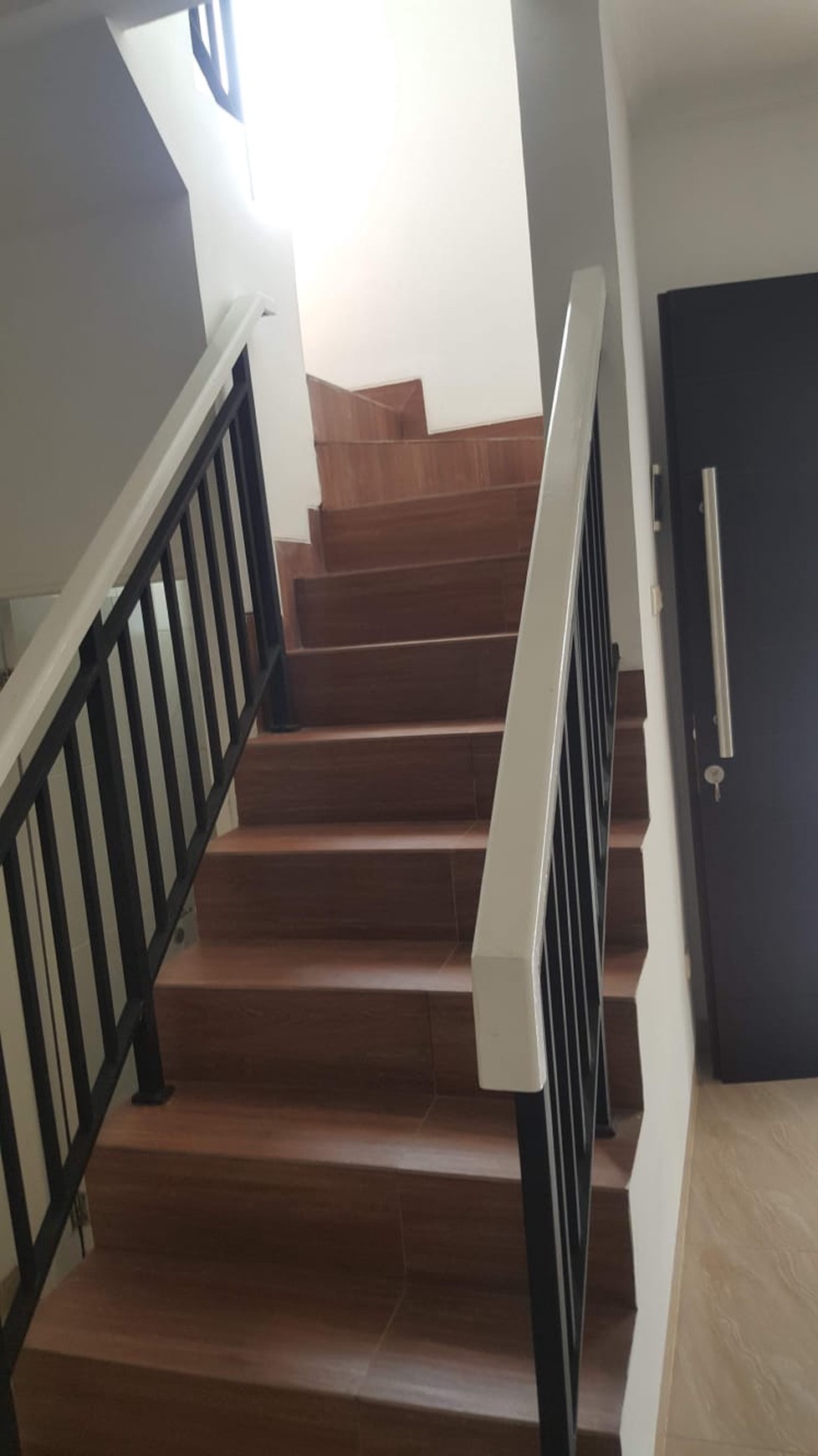 RUMAH MINIMALIS DI VILLA MELATI MAS