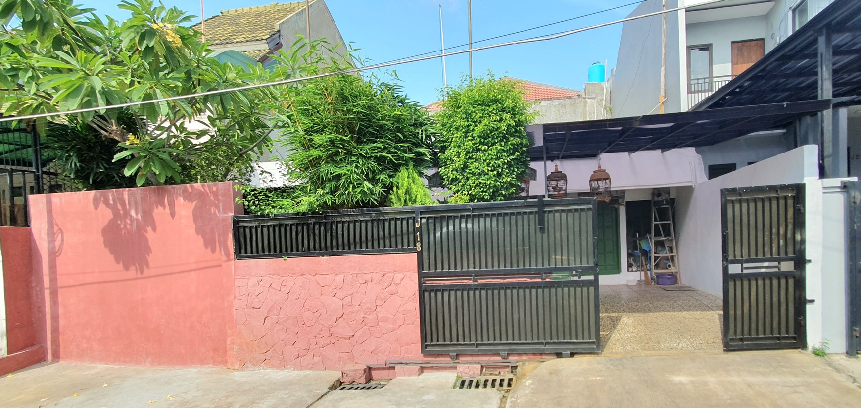 Rumah rapih terawat di Jl Ros Merah, Cipinang Muara, Luas 10x16 m2