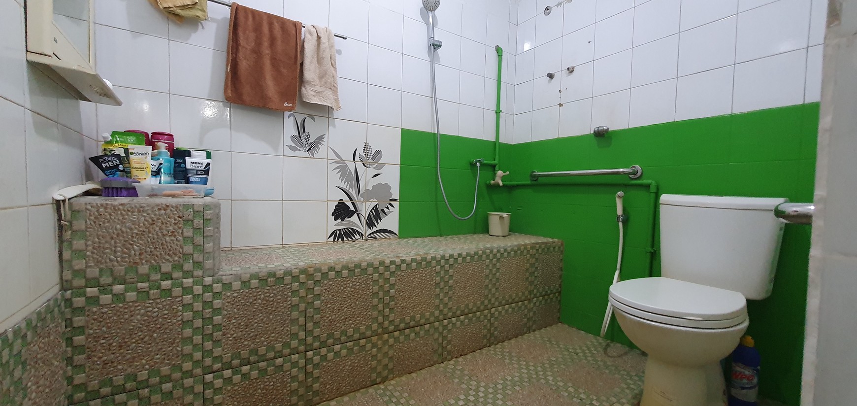 Rumah rapih terawat di Jl Ros Merah, Cipinang Muara, Luas 10x16 m2