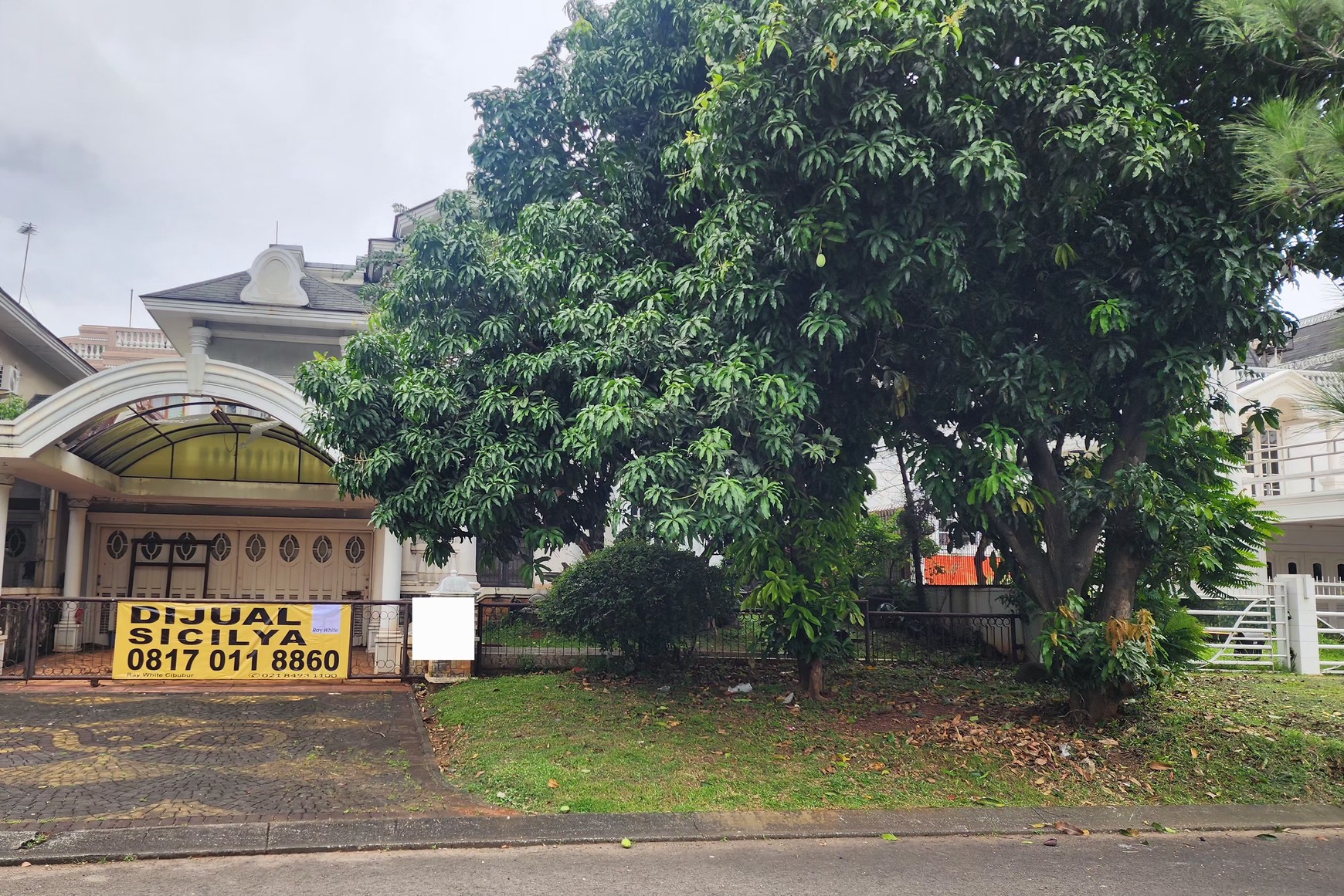 Rumah posisi boulevard di Kota Wisata