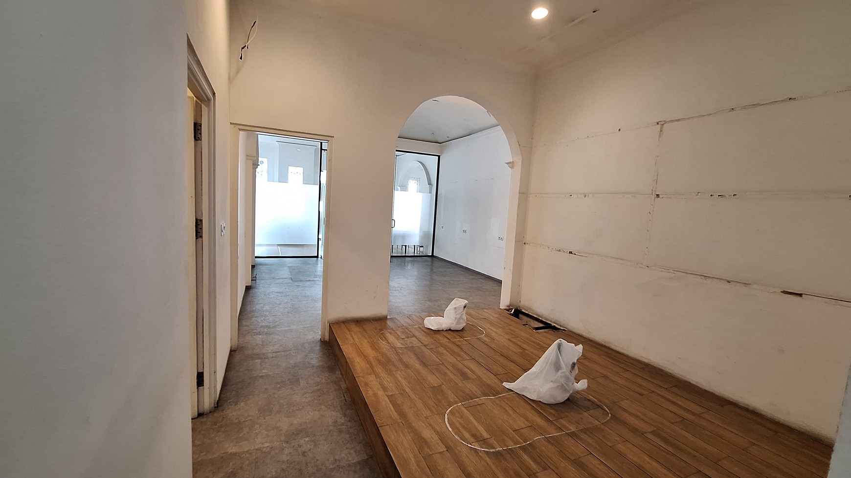 Gedung 3,5 Lantai Disewakan di Gandaria 1