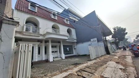 Gedung 3,5 Lantai Disewakan di Gandaria 1 