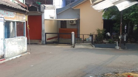 Rumah 2 Lantai Di Area Pasar Pedok, Menteng Dalam Tebet, Cocok dijadikan Toko Sembako/ Kos2an