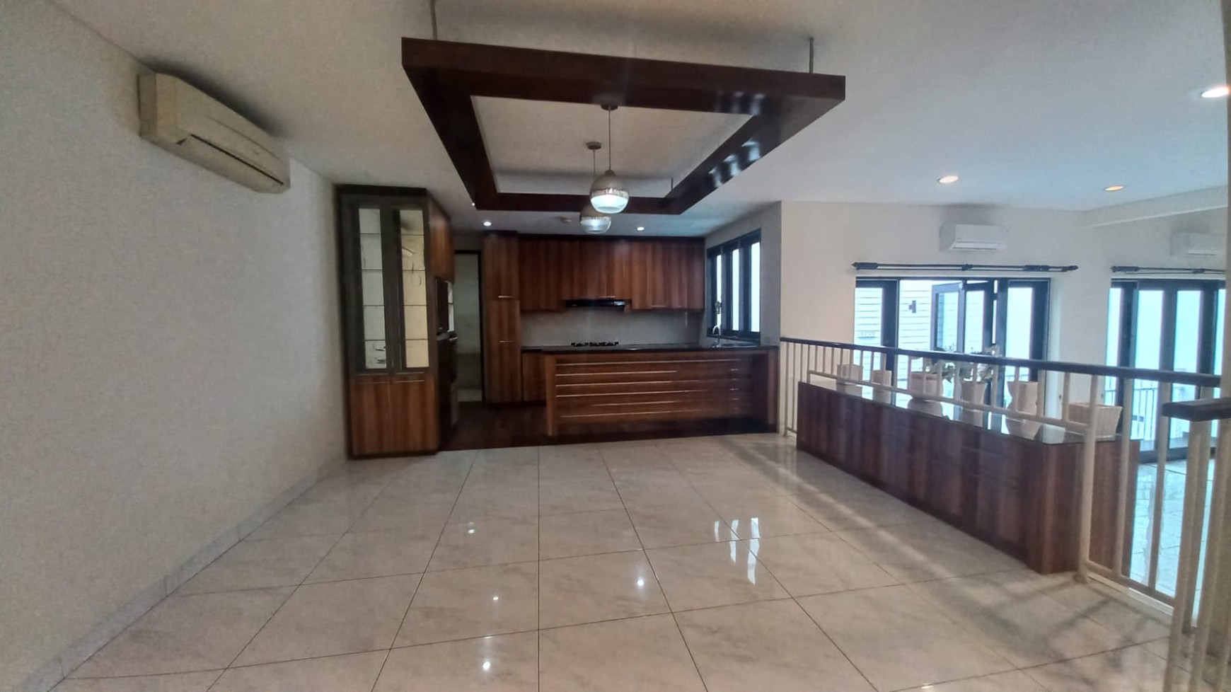 Rumah 2 Lantai disewakan Siap Huni di Senopati Kebayoran Baru