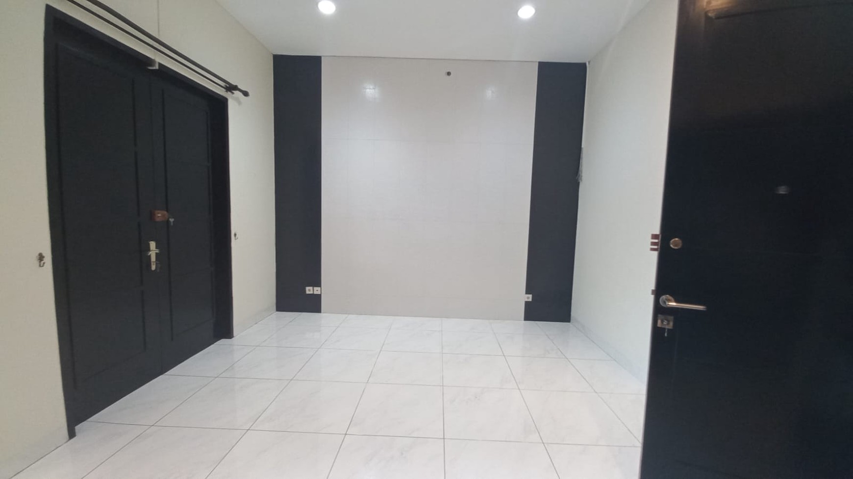 Rumah 2 Lantai disewakan Siap Huni di Senopati Kebayoran Baru