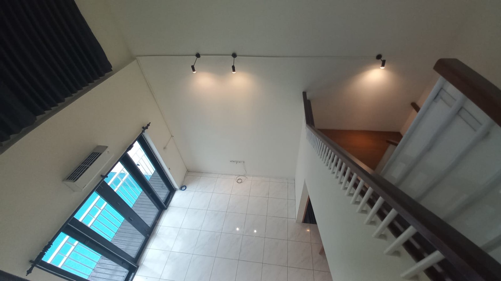 Rumah 2 Lantai disewakan Siap Huni di Senopati Kebayoran Baru