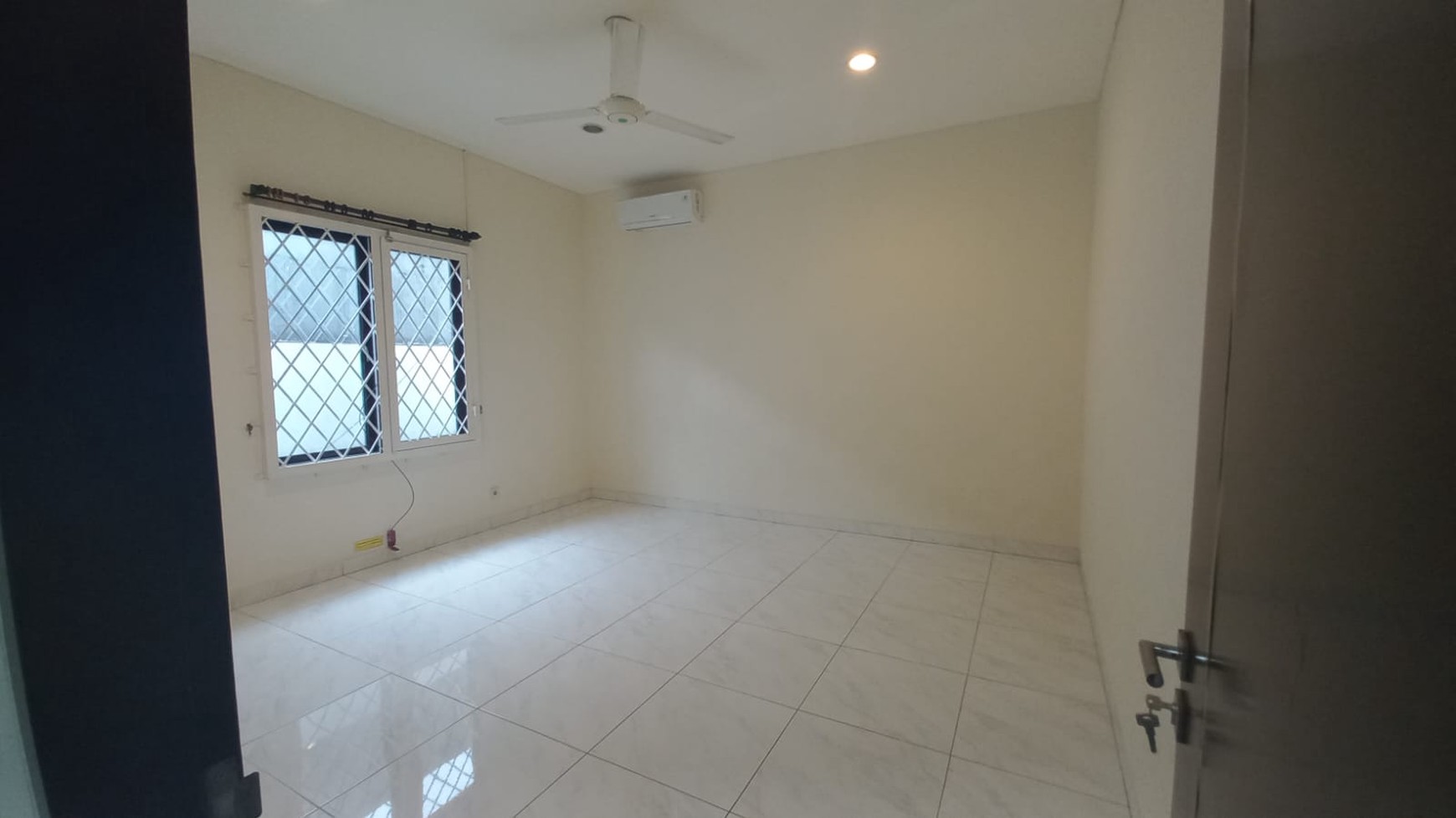 Rumah 2 Lantai disewakan Siap Huni di Senopati Kebayoran Baru
