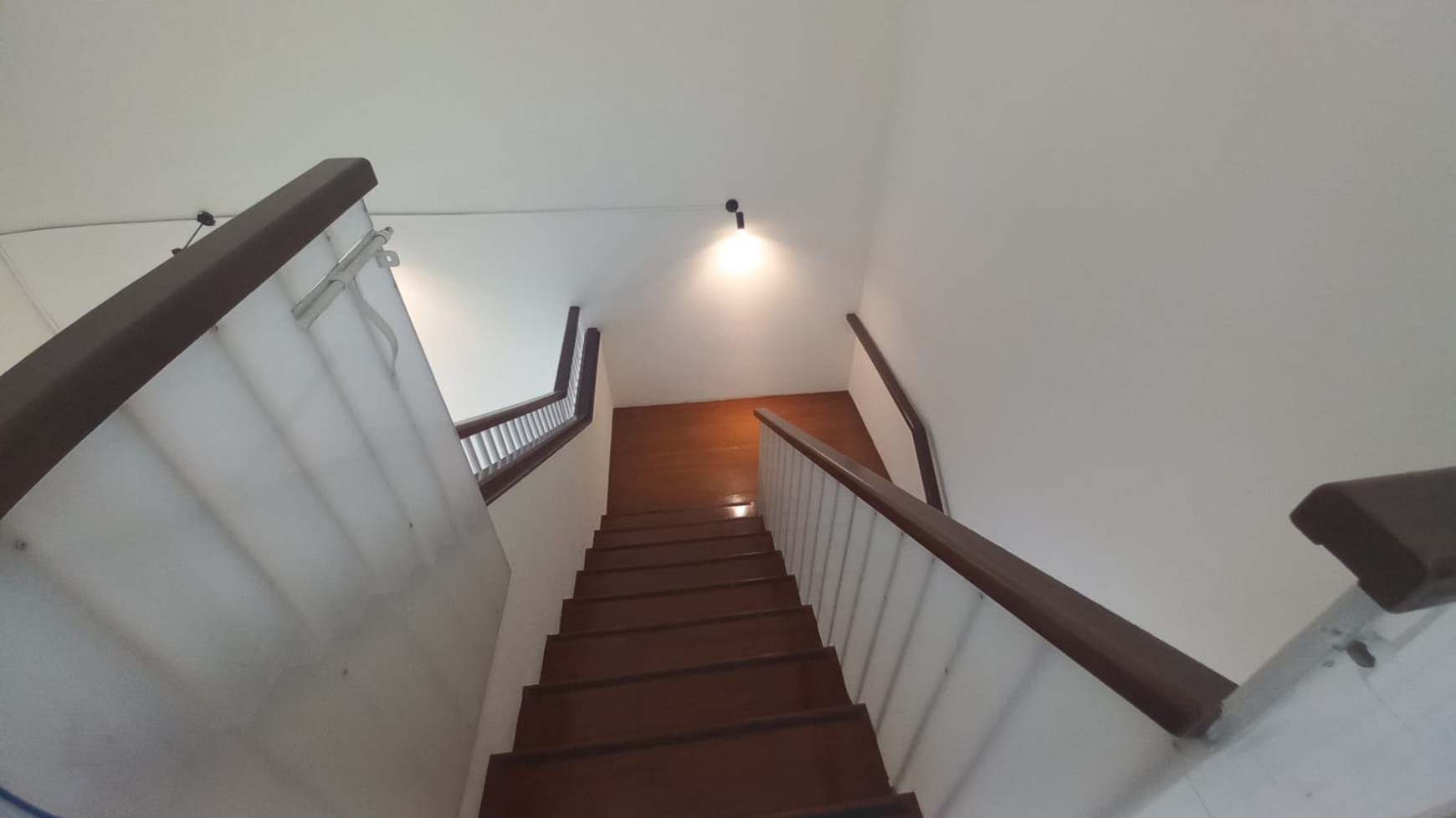 Rumah 2 Lantai disewakan Siap Huni di Senopati Kebayoran Baru
