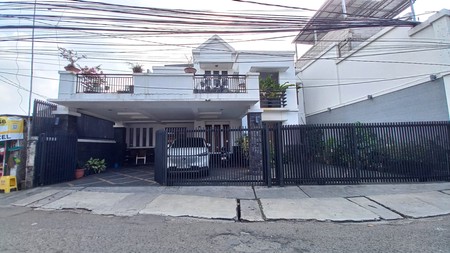 Rumah 2 Lantai Akses Jalan Luas 2 Mobil di Menteng Dalam Tebet