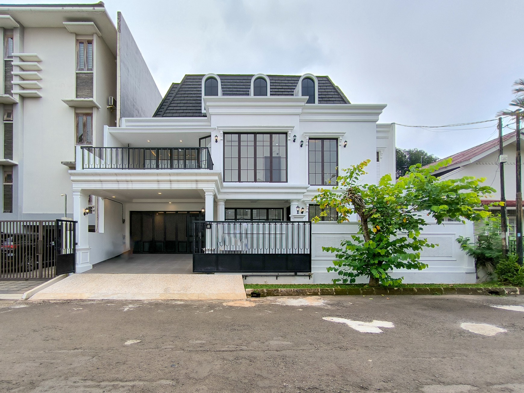 Rumah American Classic, Pool, Siap Huni dan Asri di Bintaro Jaya Sektor 9