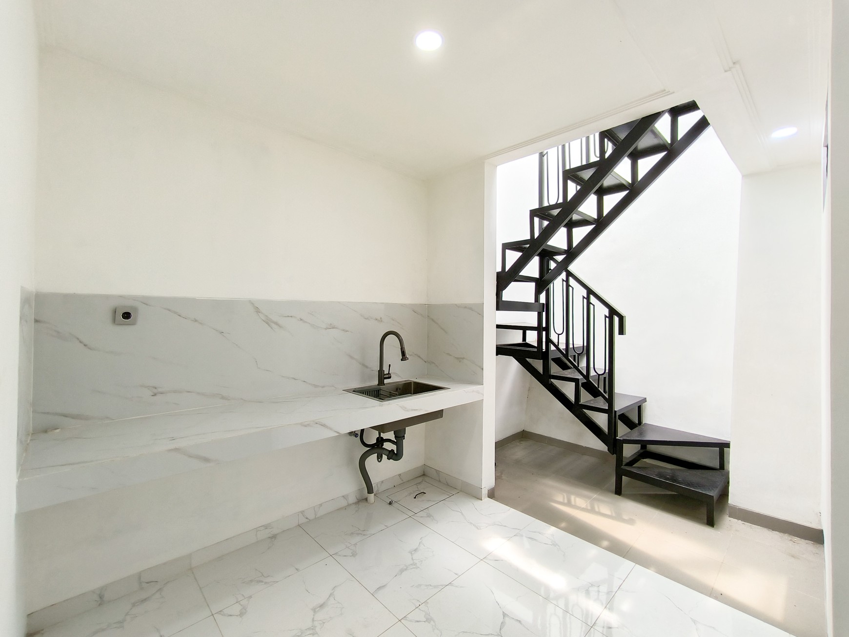 Rumah American Classic, Pool, Siap Huni dan Asri di Bintaro Jaya Sektor 9