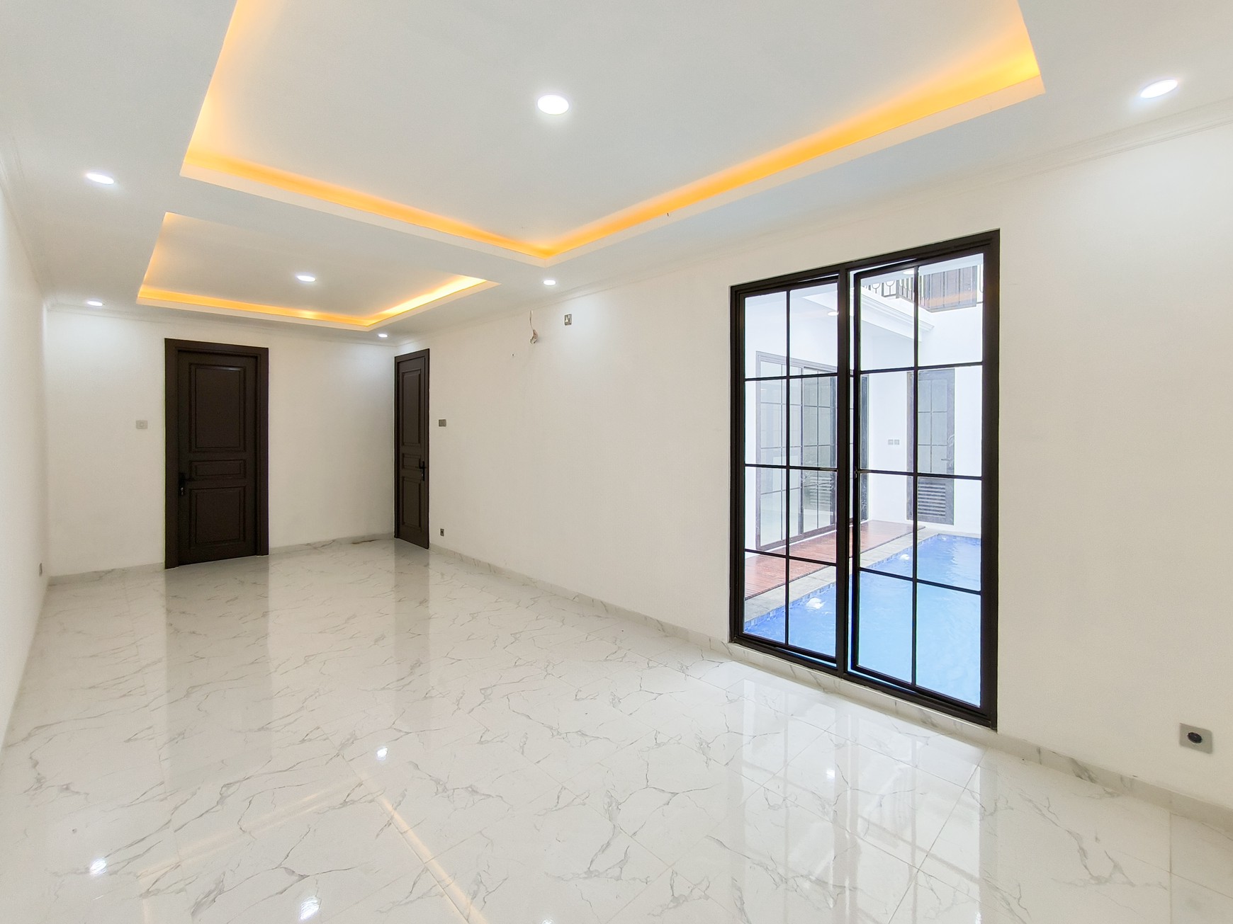 Rumah American Classic, Pool, Siap Huni dan Asri di Bintaro Jaya Sektor 9