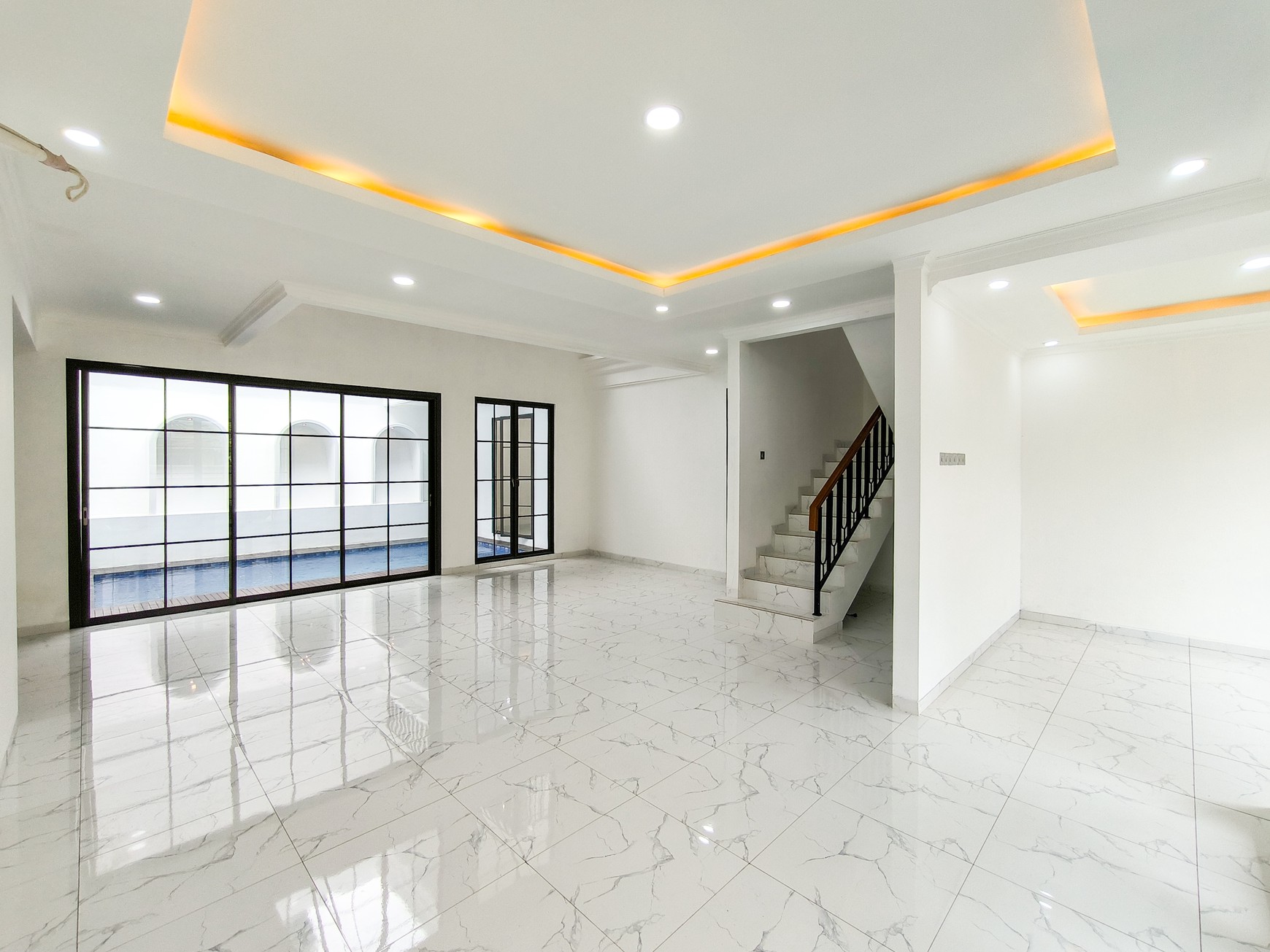 Rumah American Classic, Pool, Siap Huni dan Asri di Bintaro Jaya Sektor 9