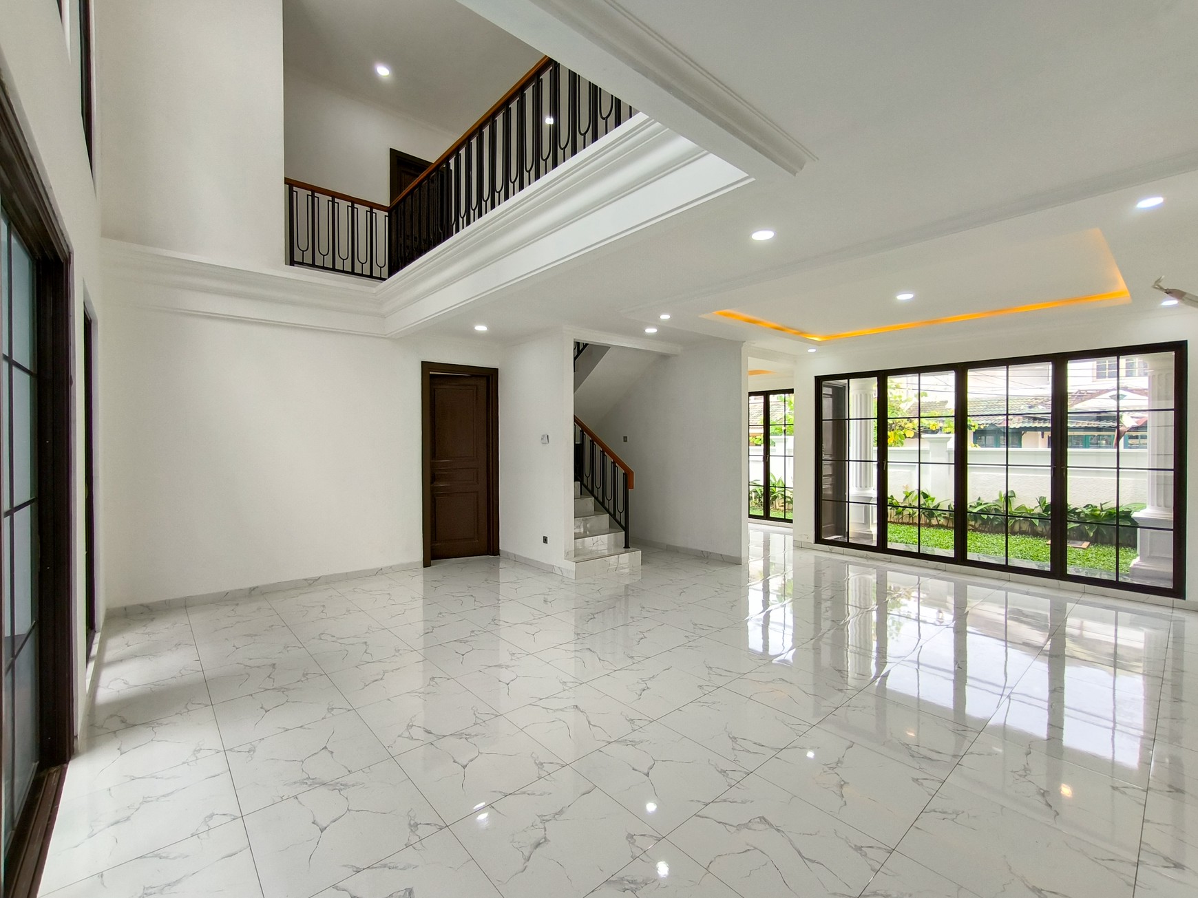 Rumah American Classic, Pool, Siap Huni dan Asri di Bintaro Jaya Sektor 9