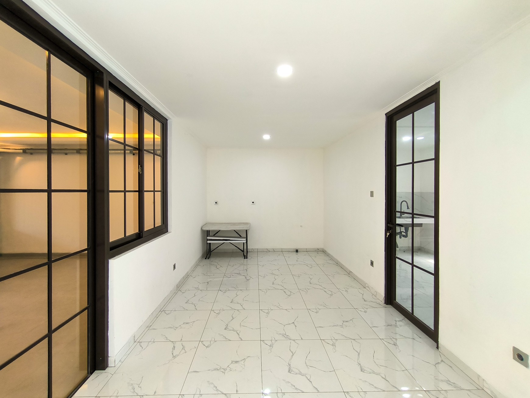 Rumah American Classic, Pool, Siap Huni dan Asri di Bintaro Jaya Sektor 9