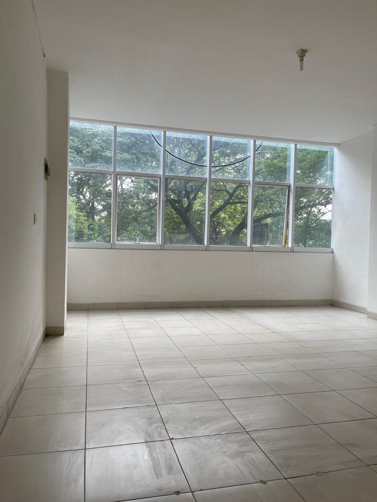 Dijual dan/atau Disewakan Ruko 3 Boulevard Tekno BSD City Tangerang Selatan. 3 Lantai. Pinggir Jalan Besar