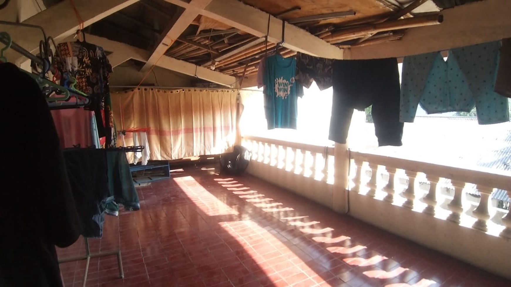 Rumah Lama 2 Lantai Lokasi Strategis di Pasar Minggu