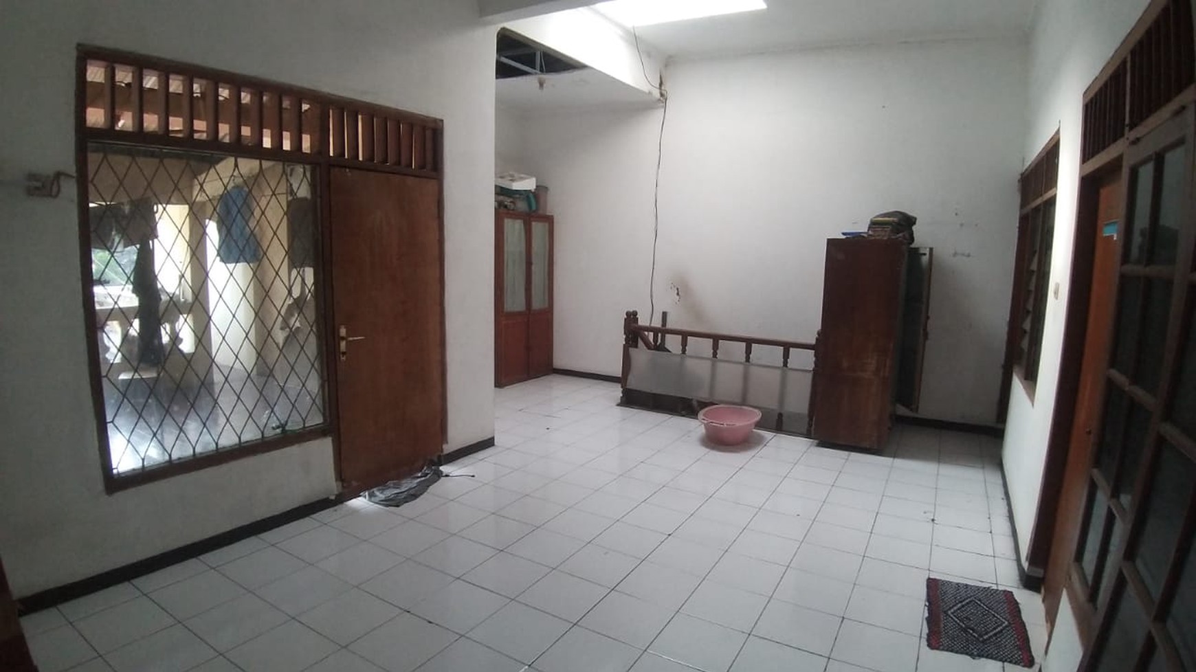 Rumah Lama 2 Lantai Lokasi Strategis di Pasar Minggu