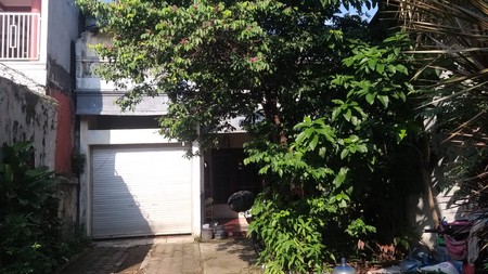 Rumah Lama 2 Lantai Lokasi Strategis di Pasar Minggu