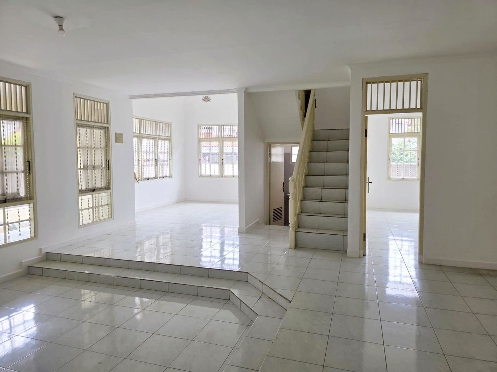 Dijual Rumah Hook Baru Renovasi 2 Lantai, Bintaro Jaya sektor 2