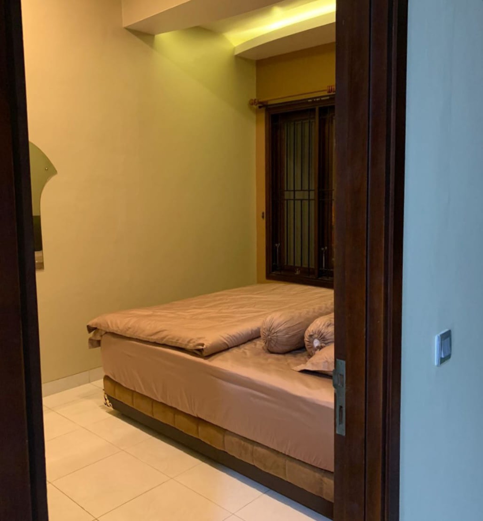 Jual cepat rumah siap huni modern minimalis lokasi strategis di Bintaro