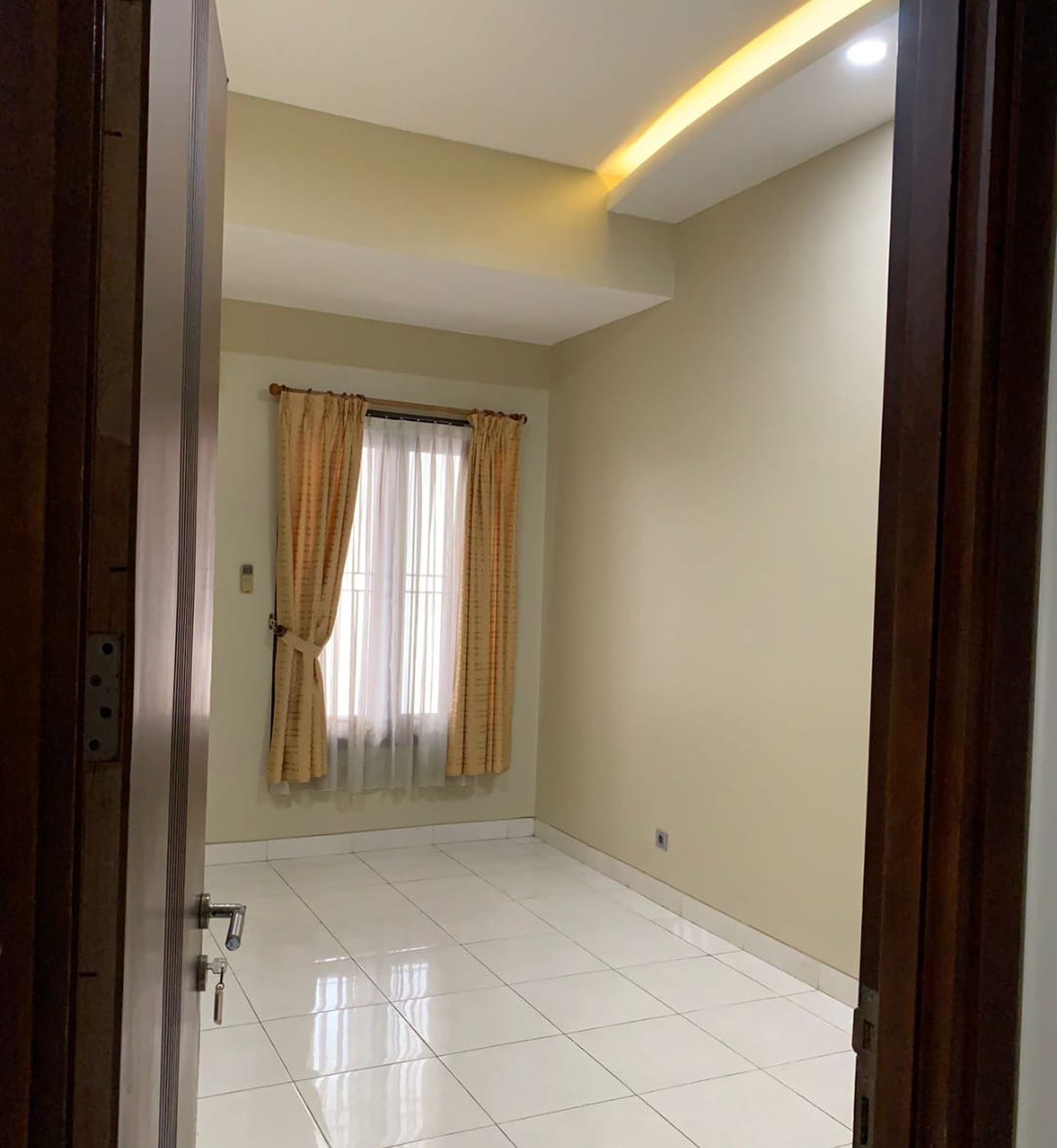 Jual cepat rumah siap huni modern minimalis lokasi strategis di Bintaro