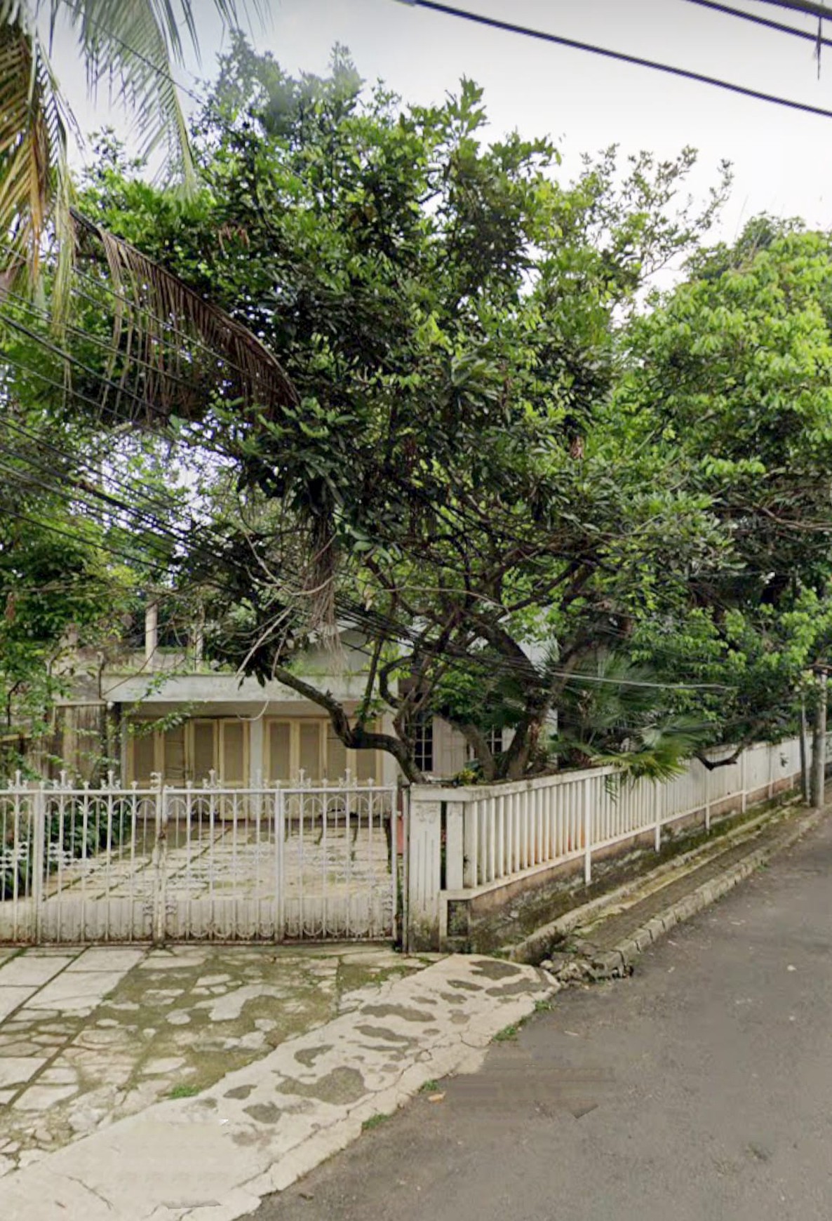 Dijual Tanah hook di Lebak Bulus (Ada bangunan Tua)