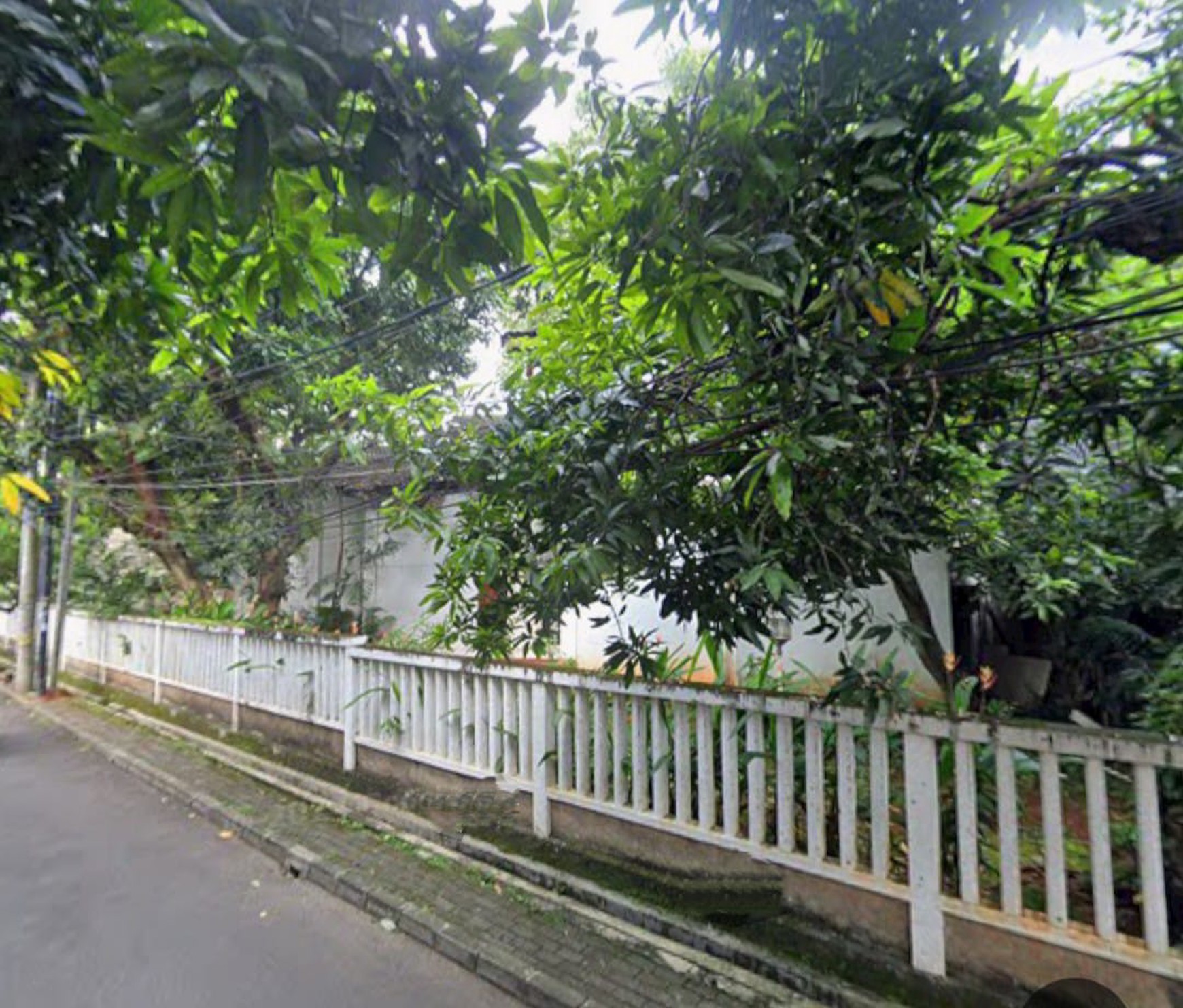 Dijual Tanah hook di Lebak Bulus (Ada bangunan Tua)