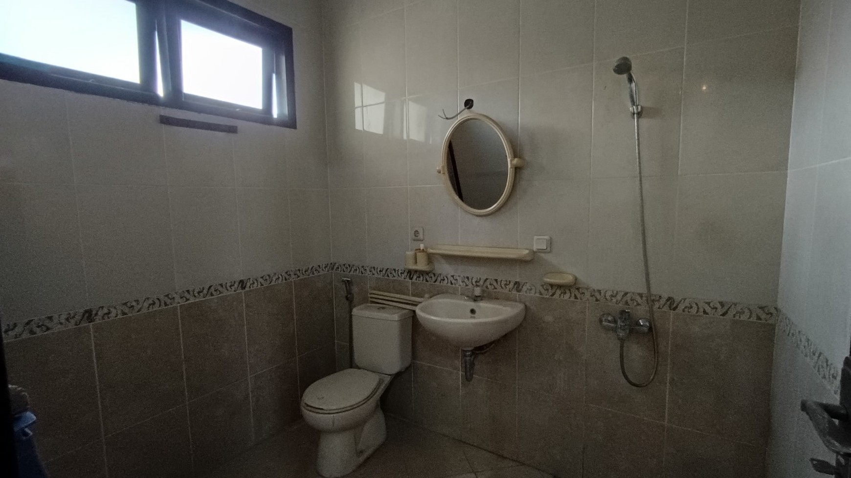 Dijual Rumah 2 Lantai Lokasi Strategis di Gandul, Depok