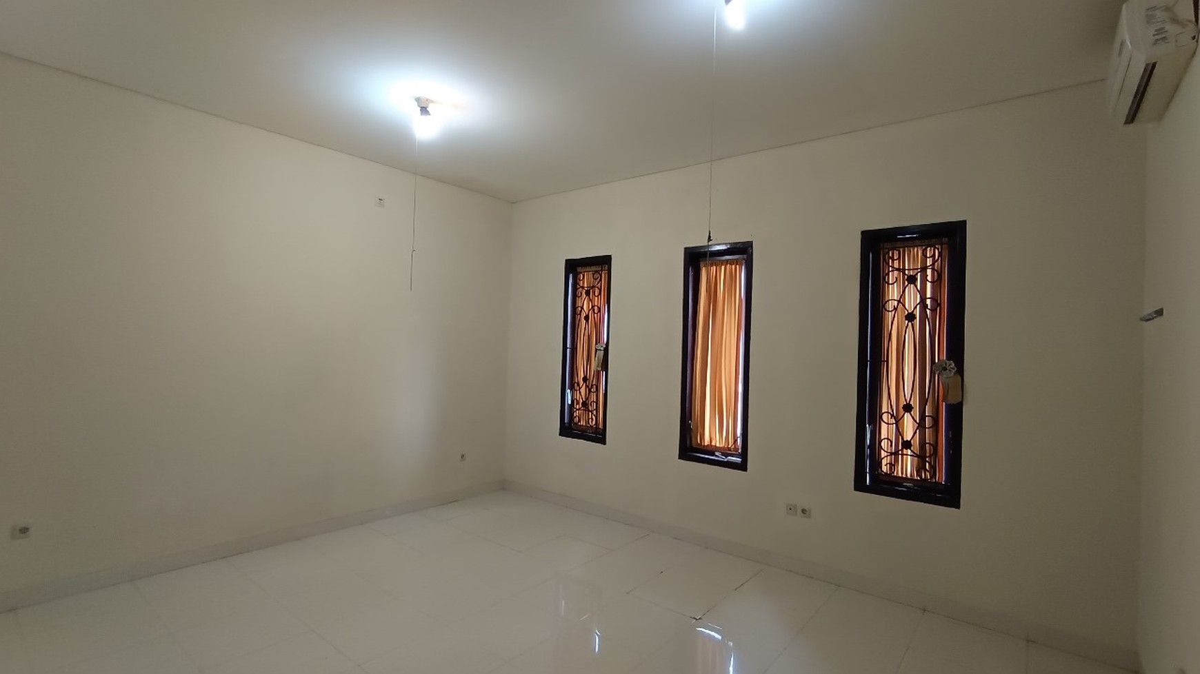 Dijual Rumah 2 Lantai Lokasi Strategis di Gandul, Depok