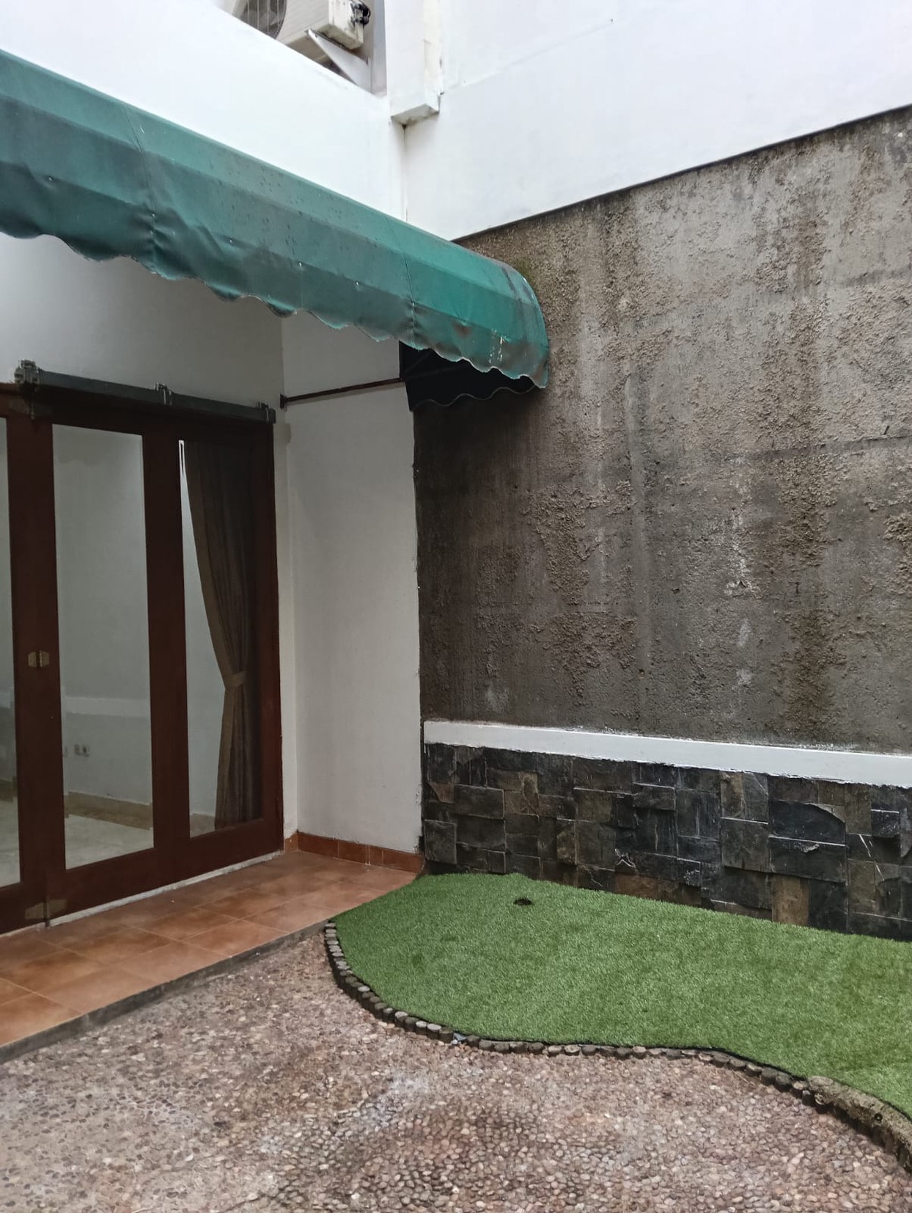 Rumah disewa kan sangat cocok untuk rumah tinggal maupun kantor.