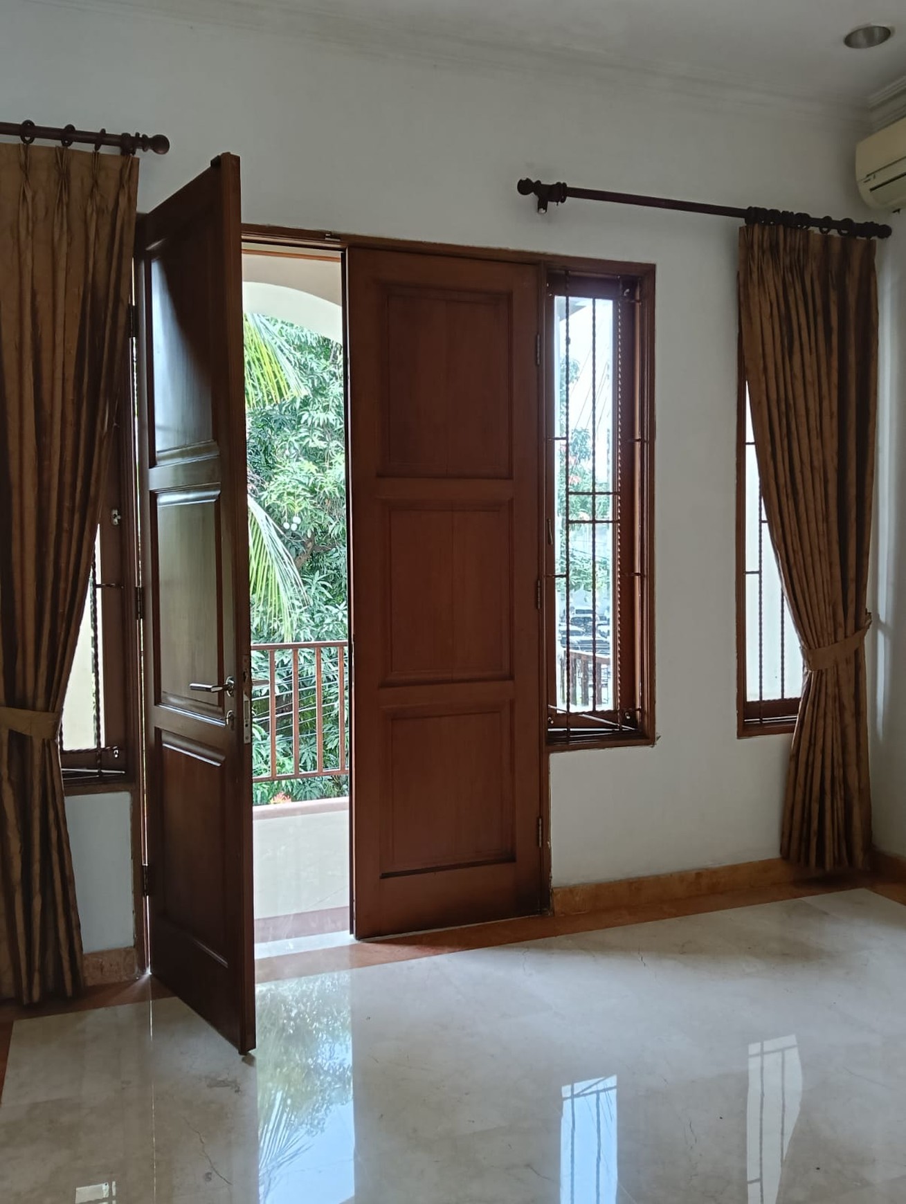 Rumah disewa kan sangat cocok untuk rumah tinggal maupun kantor.