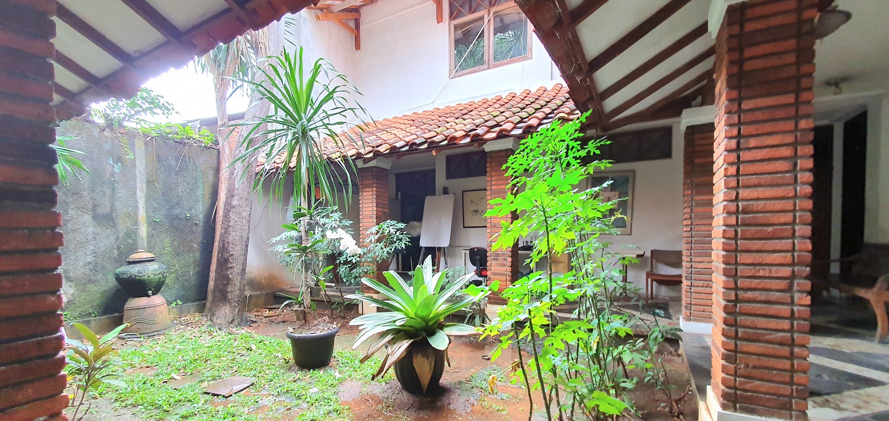 Rumah / Kantor luas di Mampang Prapatan -.cocok untuk usaha, bisa juga untuk hunian