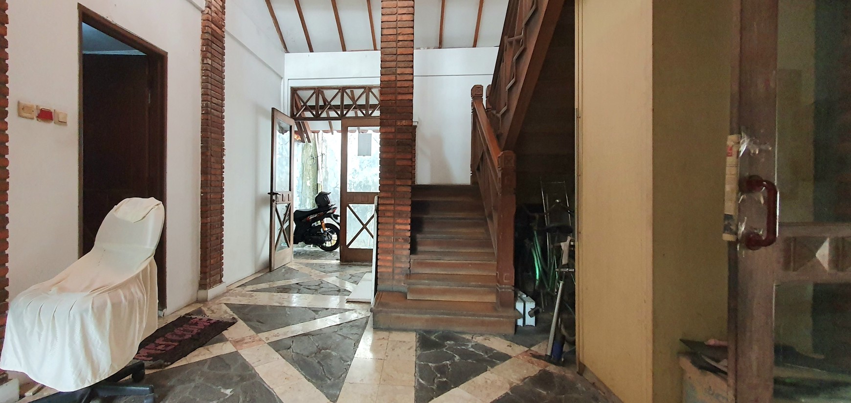 Rumah / Kantor luas di Mampang Prapatan -.cocok untuk usaha, bisa juga untuk hunian