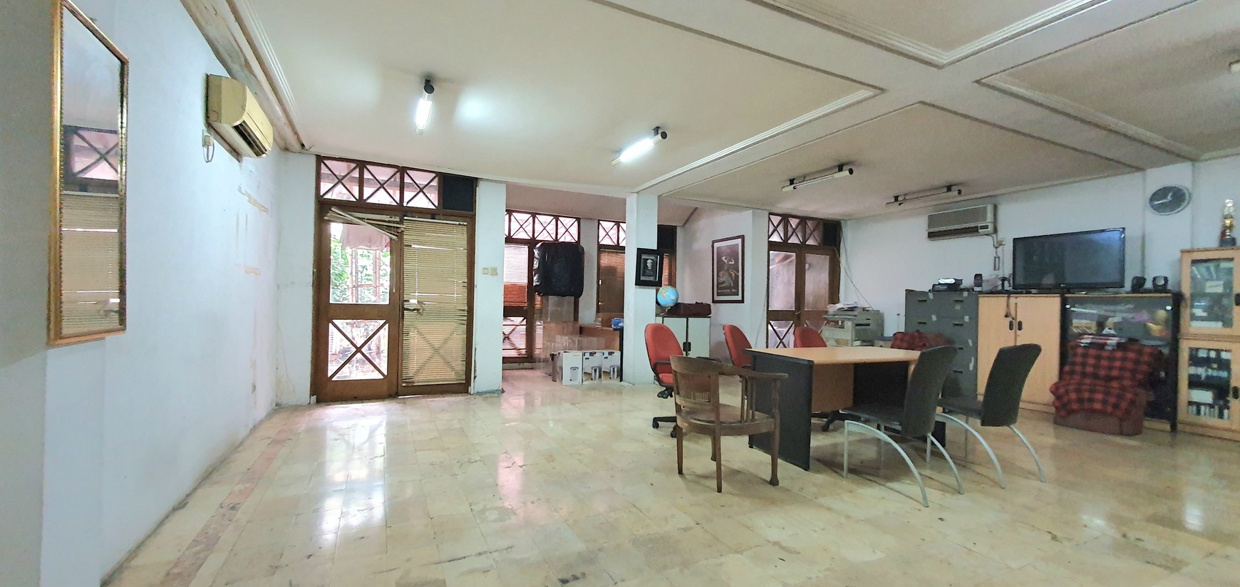 Rumah / Kantor luas di Mampang Prapatan -.cocok untuk usaha, bisa juga untuk hunian