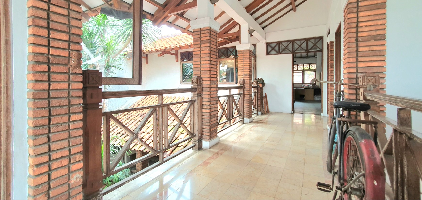 Rumah / Kantor luas di Mampang Prapatan -.cocok untuk usaha, bisa juga untuk hunian