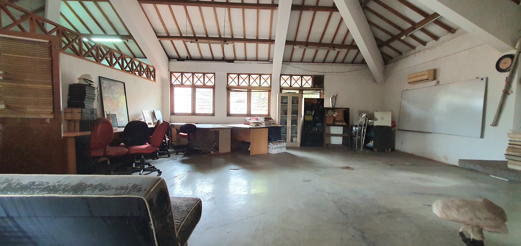 Rumah / Kantor luas di Mampang Prapatan -.cocok untuk usaha, bisa juga untuk hunian