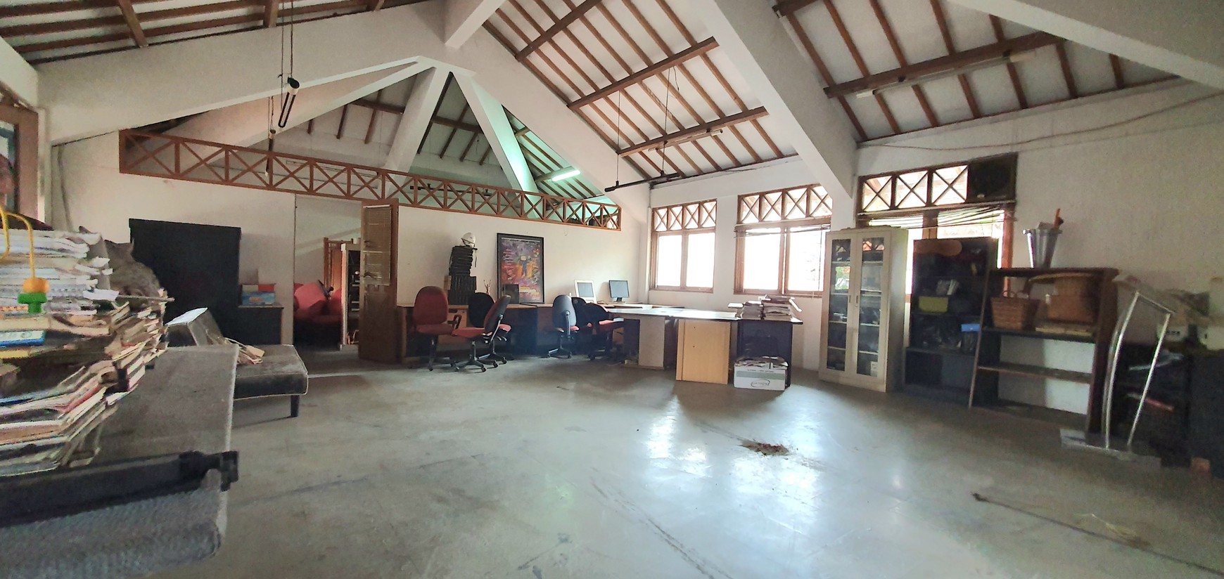 Rumah / Kantor luas di Mampang Prapatan -.cocok untuk usaha, bisa juga untuk hunian