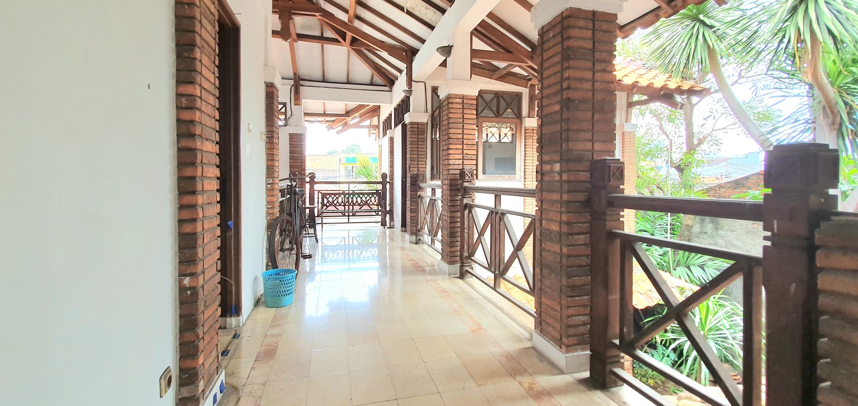 Rumah / Kantor luas di Mampang Prapatan -.cocok untuk usaha, bisa juga untuk hunian