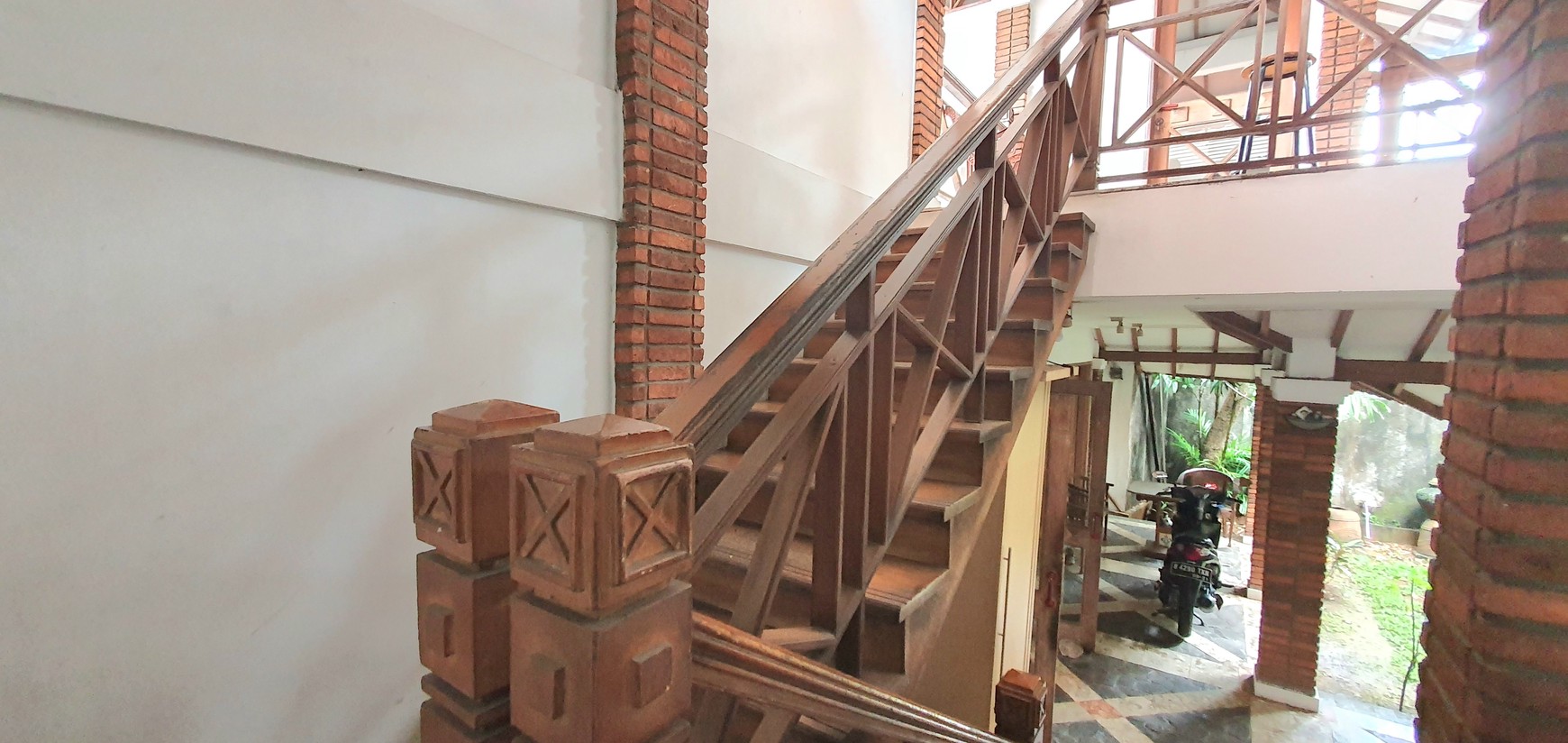 Rumah / Kantor luas di Mampang Prapatan -.cocok untuk usaha, bisa juga untuk hunian